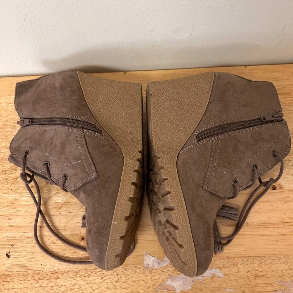 Mia Baylie Brown Suede Wedge Booties‎ with Lace-Up Detail size 7M
